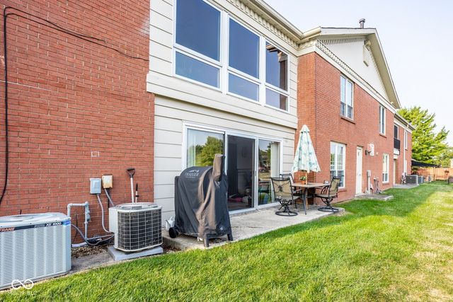 7370 Lions Head Drive B, Indianapolis, IN 46260