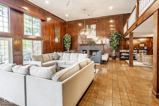 7370 Lions Head Drive B, Indianapolis, IN 46260