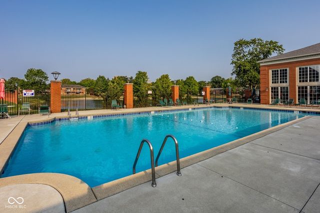 7370 Lions Head Drive B, Indianapolis, IN 46260