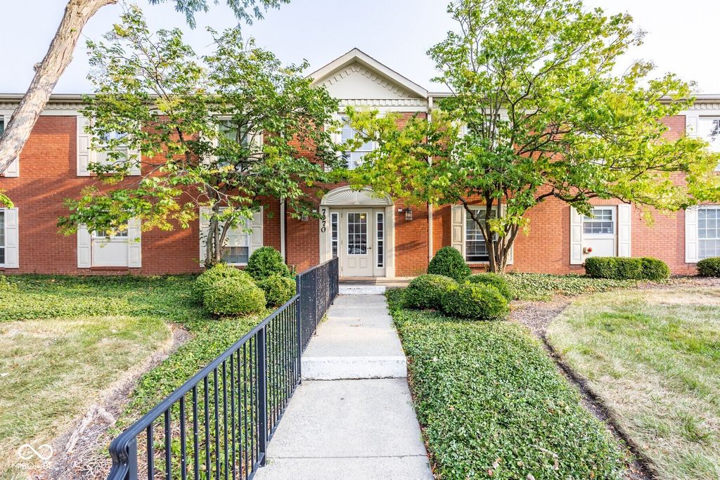7370 Lions Head Drive B, Indianapolis, IN 46260