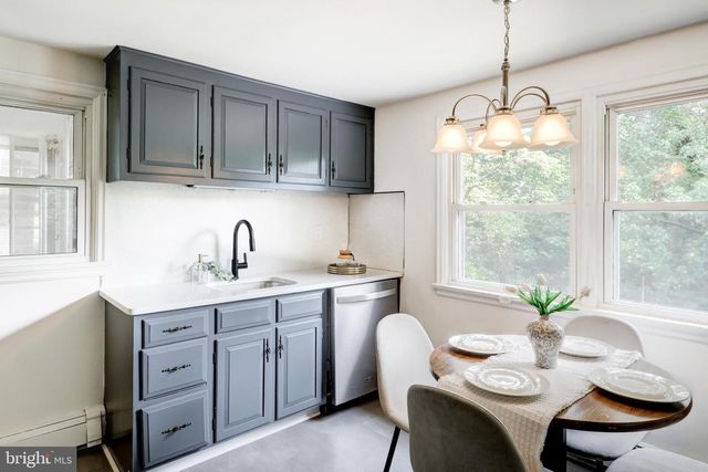38 PEACOCK DR, Lancaster, PA 17601