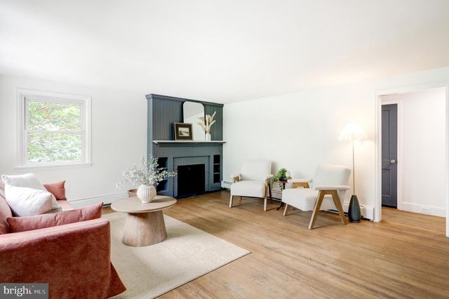38 PEACOCK DR, Lancaster, PA 17601