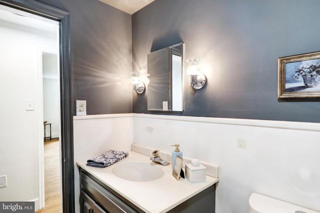38 PEACOCK DR, Lancaster, PA 17601