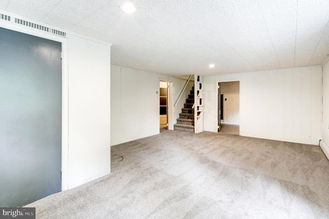38 PEACOCK DR, Lancaster, PA 17601
