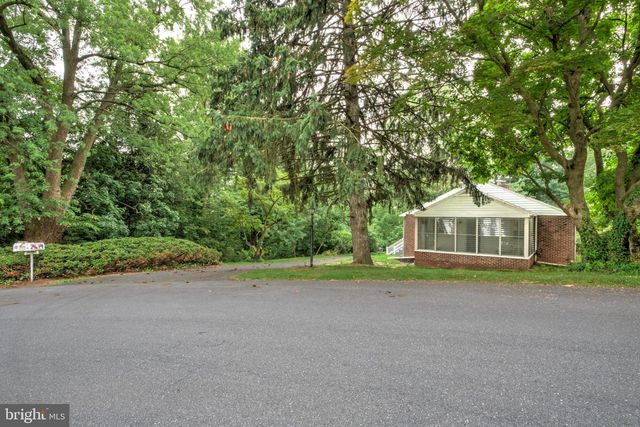 38 PEACOCK DR, Lancaster, PA 17601