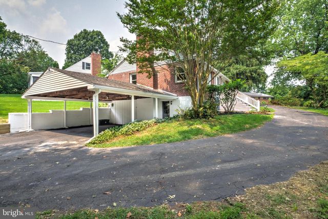 38 PEACOCK DR, Lancaster, PA 17601