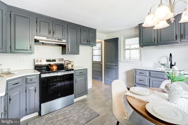 38 PEACOCK DR, Lancaster, PA 17601