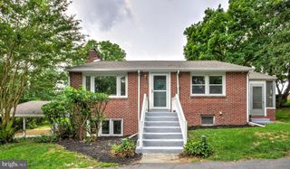 38 PEACOCK DR, Lancaster, PA 17601