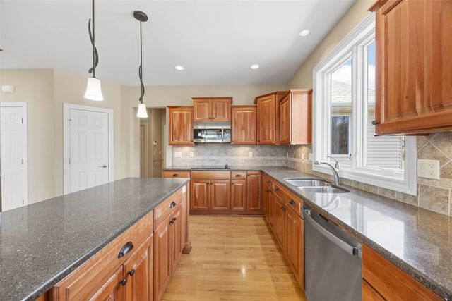 3400 Cedar River Court NE, Cedar Rapids, IA 52411