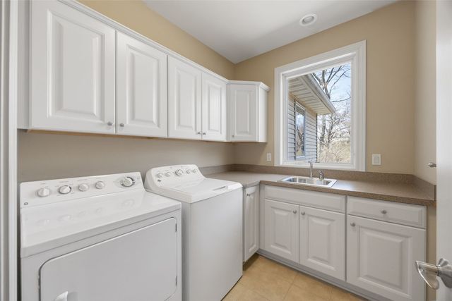 3400 Cedar River Court NE, Cedar Rapids, IA 52411