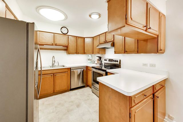 720 Oakton Street 3B, Evanston, IL 60202