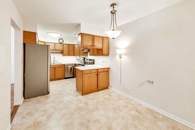 720 Oakton Street 3B, Evanston, IL 60202