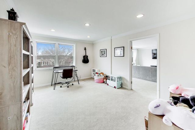 720 Oakton Street 3B, Evanston, IL 60202