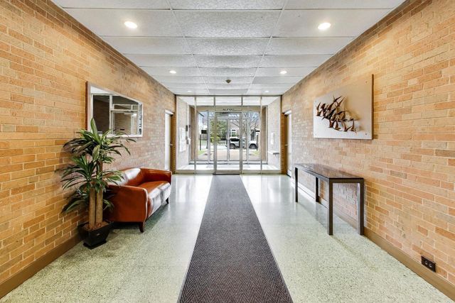 720 Oakton Street 3B, Evanston, IL 60202