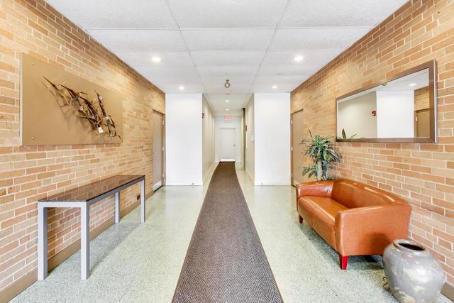 720 Oakton Street 3B, Evanston, IL 60202