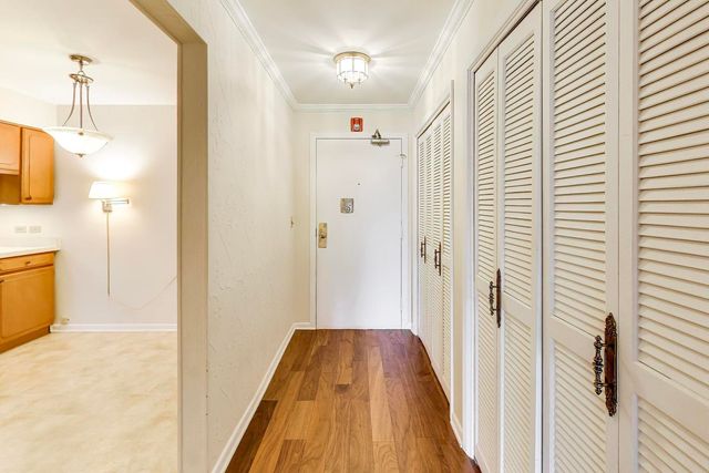 720 Oakton Street 3B, Evanston, IL 60202