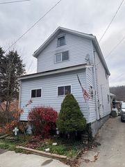 1013 Arthur Ave, Roscoe, PA 15477