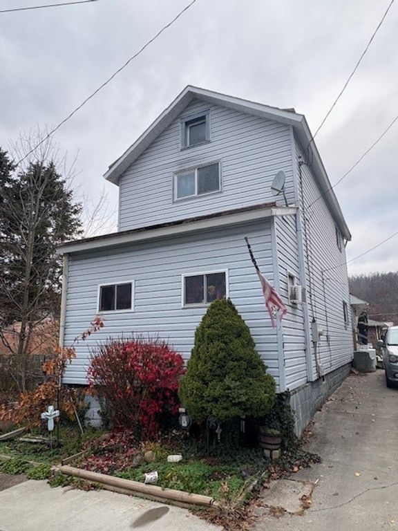1013 Arthur Ave, Roscoe, PA 15477