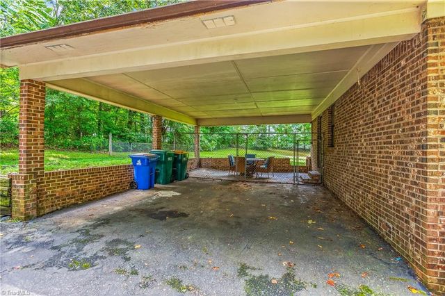 334 Forest Creek Drive, Winston-salem, NC 27107