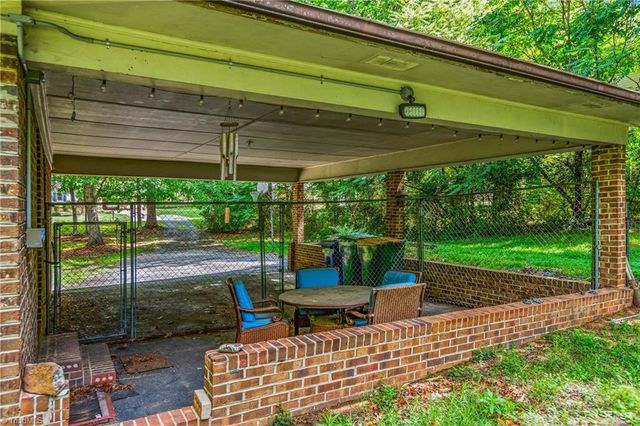 334 Forest Creek Drive, Winston-salem, NC 27107