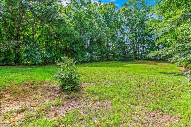 334 Forest Creek Drive, Winston-salem, NC 27107