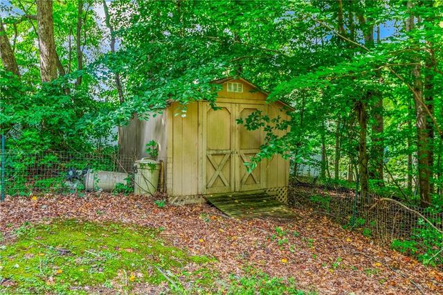 334 Forest Creek Drive, Winston-salem, NC 27107