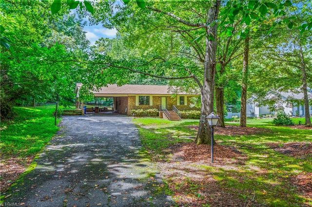 334 Forest Creek Drive, Winston-salem, NC 27107