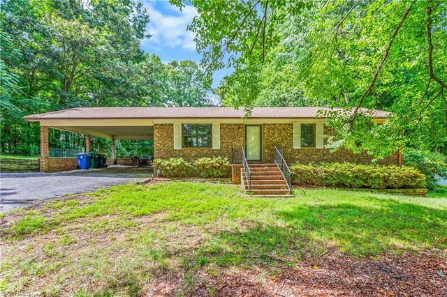334 Forest Creek Drive, Winston-salem, NC 27107