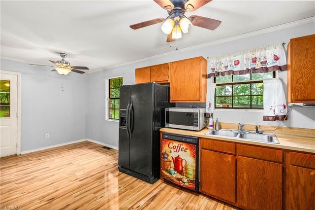 334 Forest Creek Drive, Winston-salem, NC 27107