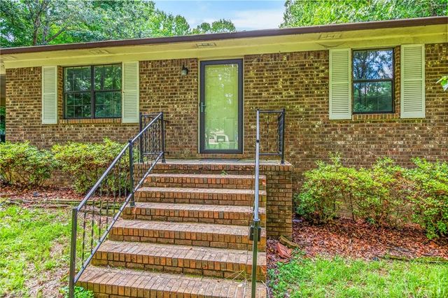 334 Forest Creek Drive, Winston-salem, NC 27107