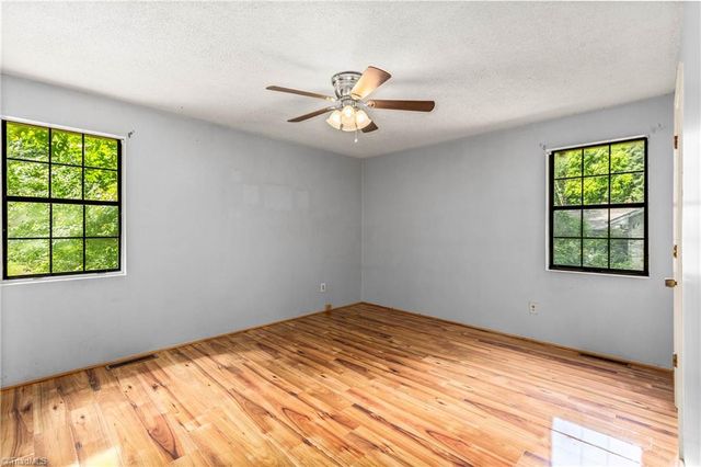 334 Forest Creek Drive, Winston-salem, NC 27107