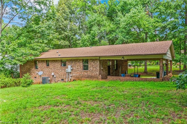 334 Forest Creek Drive, Winston-salem, NC 27107