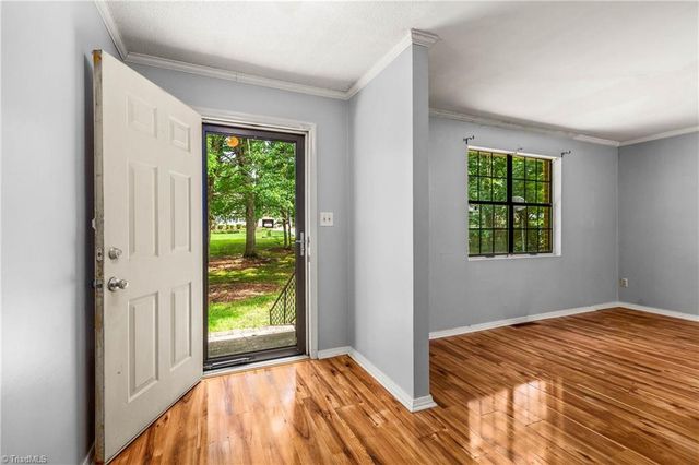 334 Forest Creek Drive, Winston-salem, NC 27107