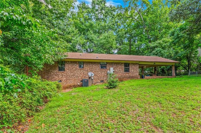 334 Forest Creek Drive, Winston-salem, NC 27107