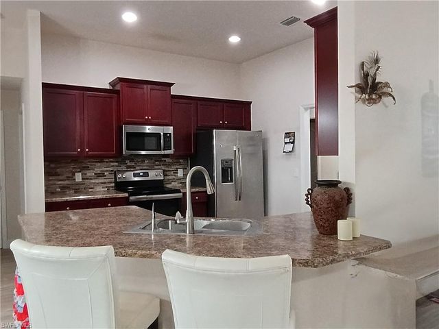 1426 NE 5th PL, Cape Coral, FL 33909
