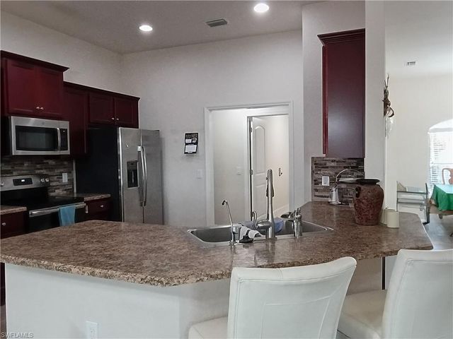 1426 NE 5th PL, Cape Coral, FL 33909