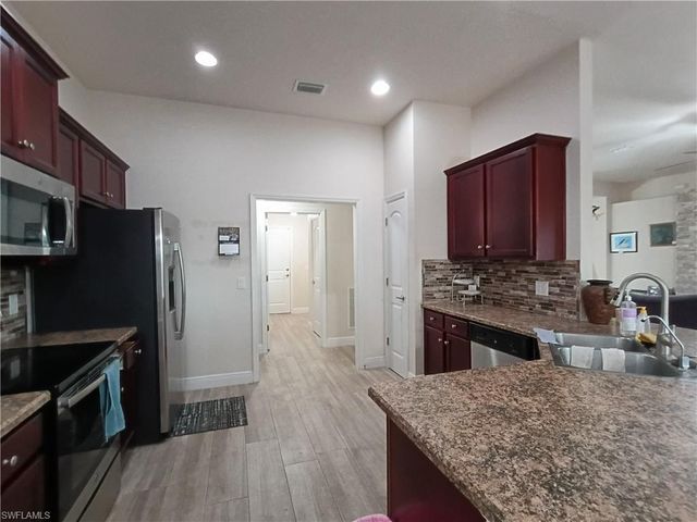 1426 NE 5th PL, Cape Coral, FL 33909