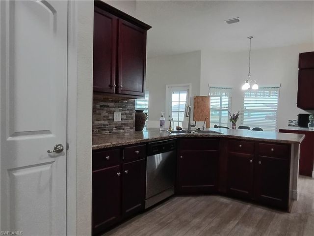 1426 NE 5th PL, Cape Coral, FL 33909