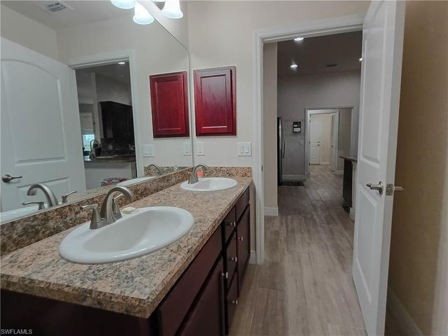 1426 NE 5th PL, Cape Coral, FL 33909