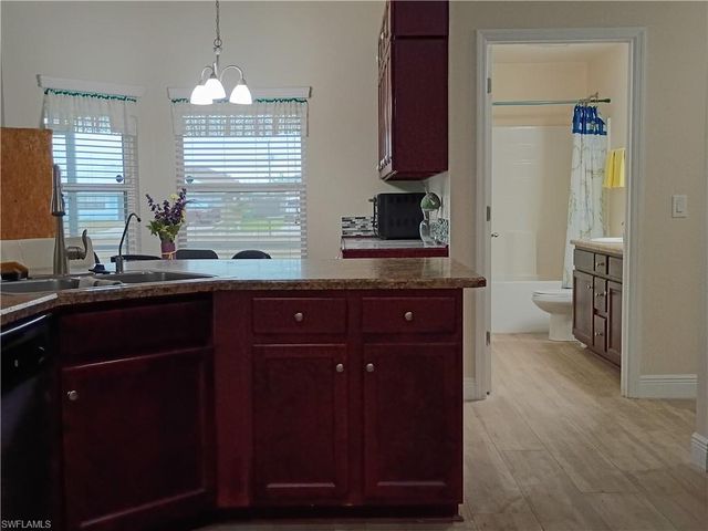 1426 NE 5th PL, Cape Coral, FL 33909