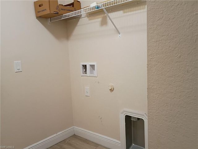 1426 NE 5th PL, Cape Coral, FL 33909