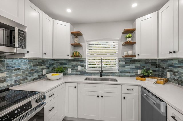 6330 3RD AVENUE N, St Petersburg, FL 33710