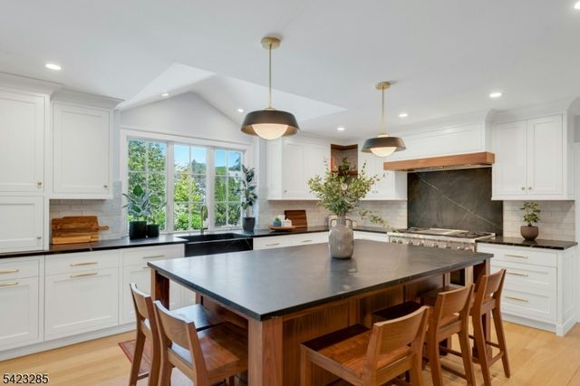 212 Midland Ave, Montclair Twp., NJ 07042