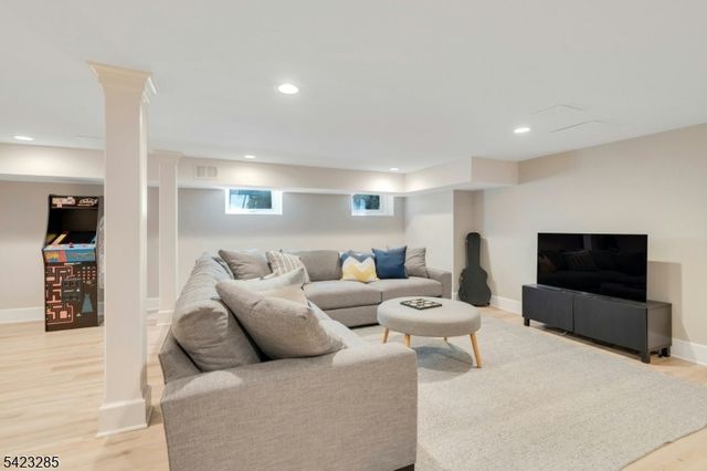 212 Midland Ave, Montclair Twp., NJ 07042