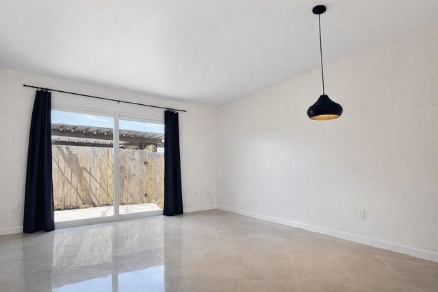 7827 Leonora St 5, Houston, TX 77061