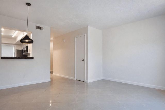 7827 Leonora St 5, Houston, TX 77061