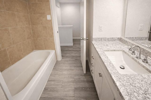 7827 Leonora St 5, Houston, TX 77061