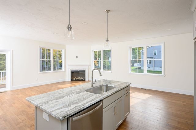 7 Hayford Trail 12, Hanson, MA 02341