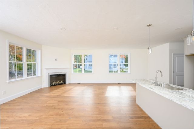 7 Hayford Trail 12, Hanson, MA 02341