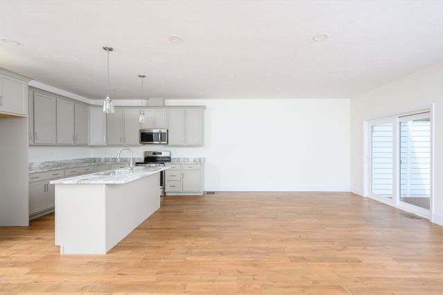 7 Hayford Trail 12, Hanson, MA 02341